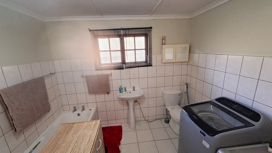 3 Bedroom Property for Sale in Port Edward KwaZulu-Natal