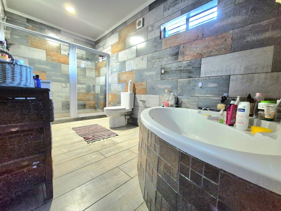4 Bedroom Property for Sale in Pioneer Park KwaZulu-Natal