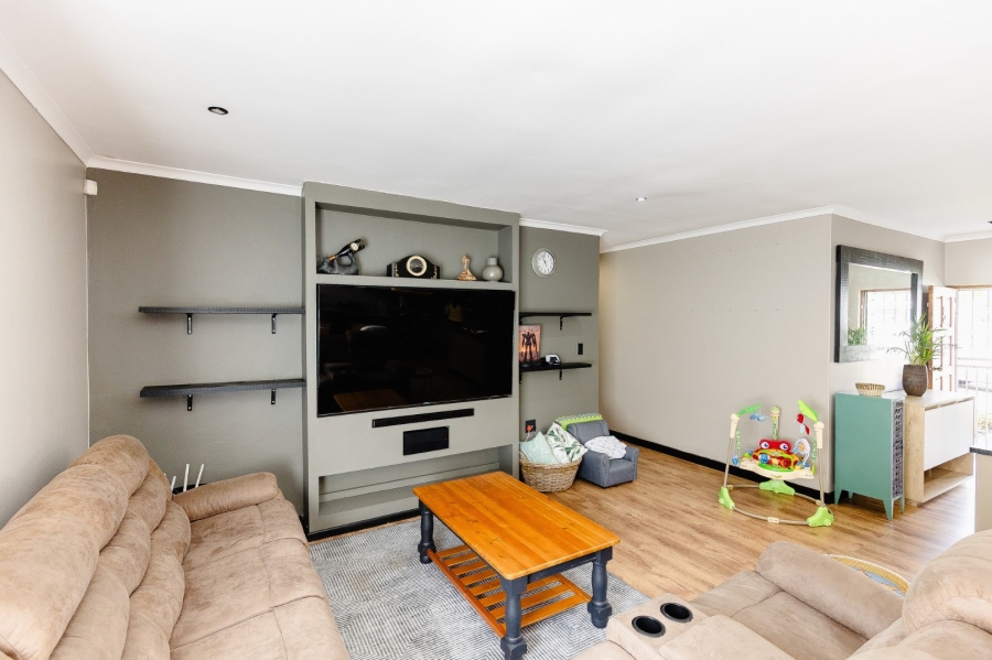 3 Bedroom Property for Sale in Uvongo KwaZulu-Natal