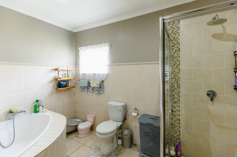 3 Bedroom Property for Sale in Uvongo KwaZulu-Natal