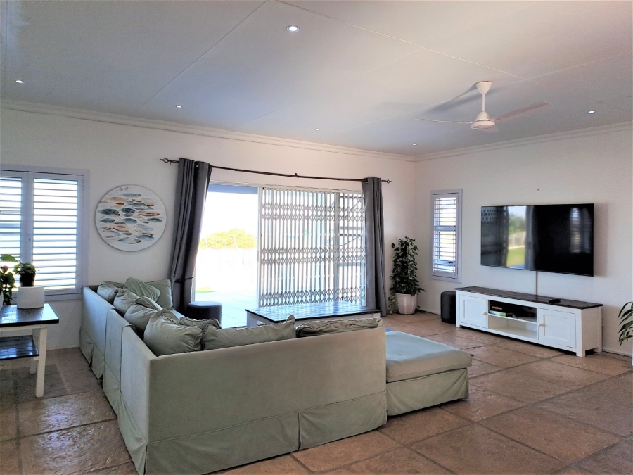 5 Bedroom Property for Sale in Port Edward KwaZulu-Natal