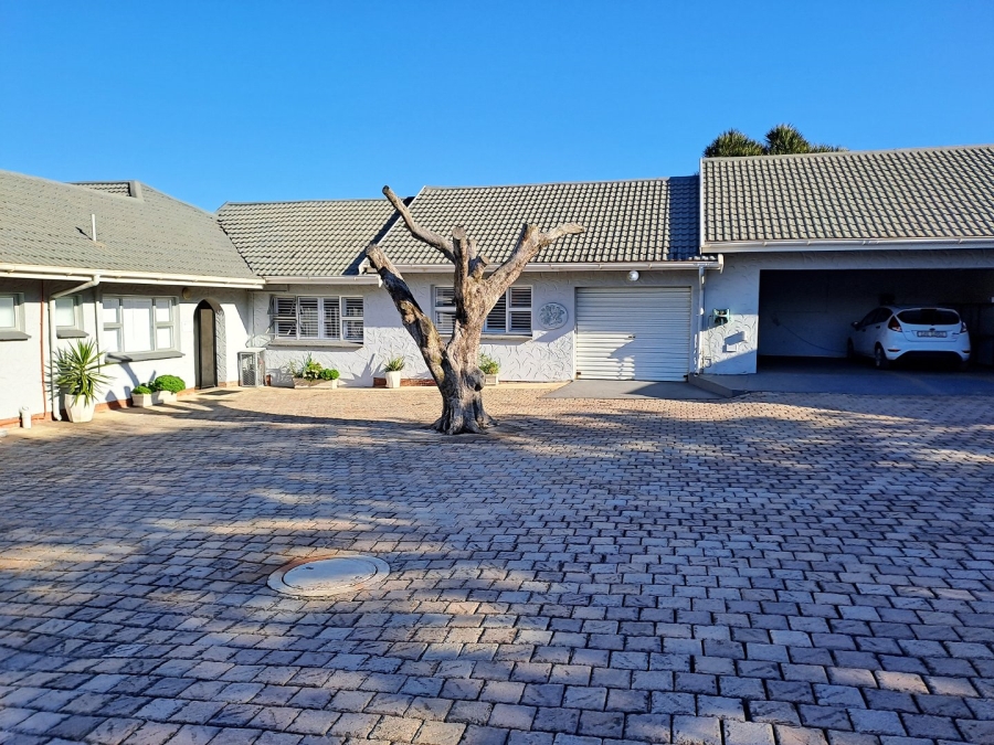 5 Bedroom Property for Sale in Port Edward KwaZulu-Natal