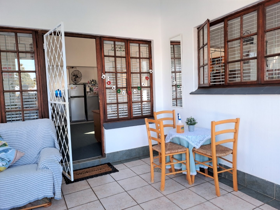 5 Bedroom Property for Sale in Port Edward KwaZulu-Natal