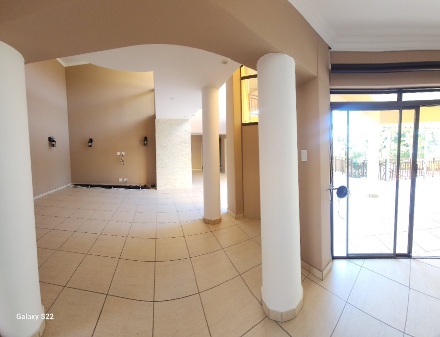 To Let 7 Bedroom Property for Rent in Umhlanga KwaZulu-Natal