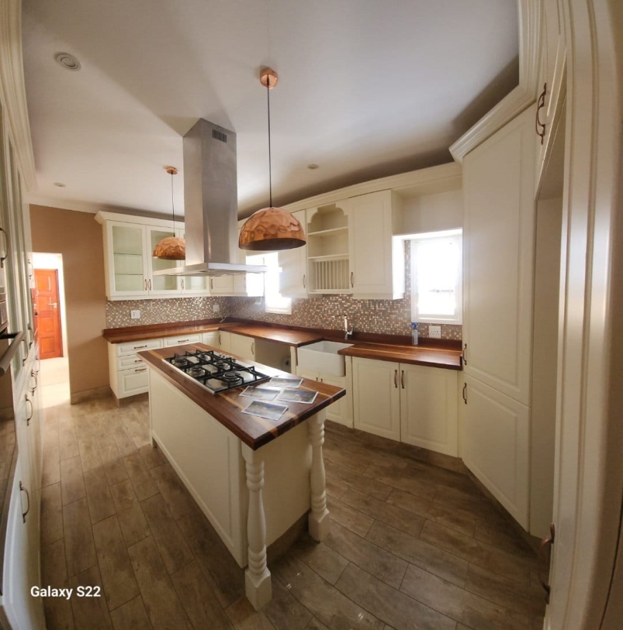 To Let 7 Bedroom Property for Rent in Umhlanga KwaZulu-Natal