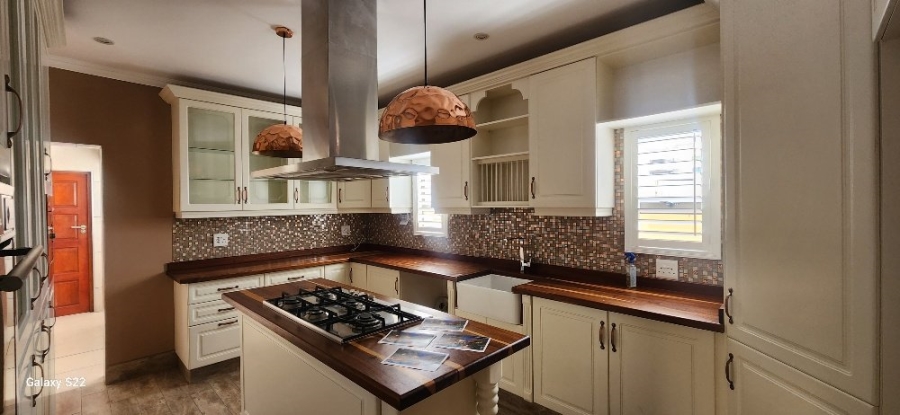To Let 7 Bedroom Property for Rent in Umhlanga KwaZulu-Natal