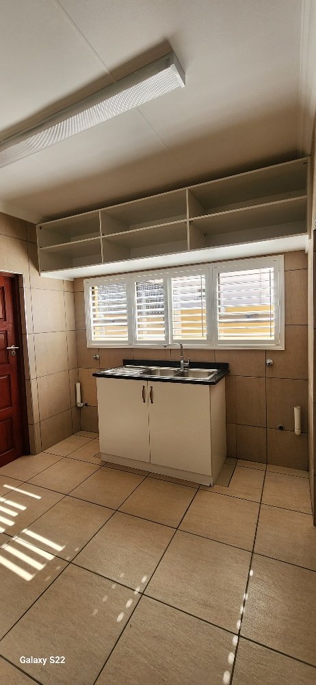 To Let 7 Bedroom Property for Rent in Umhlanga KwaZulu-Natal