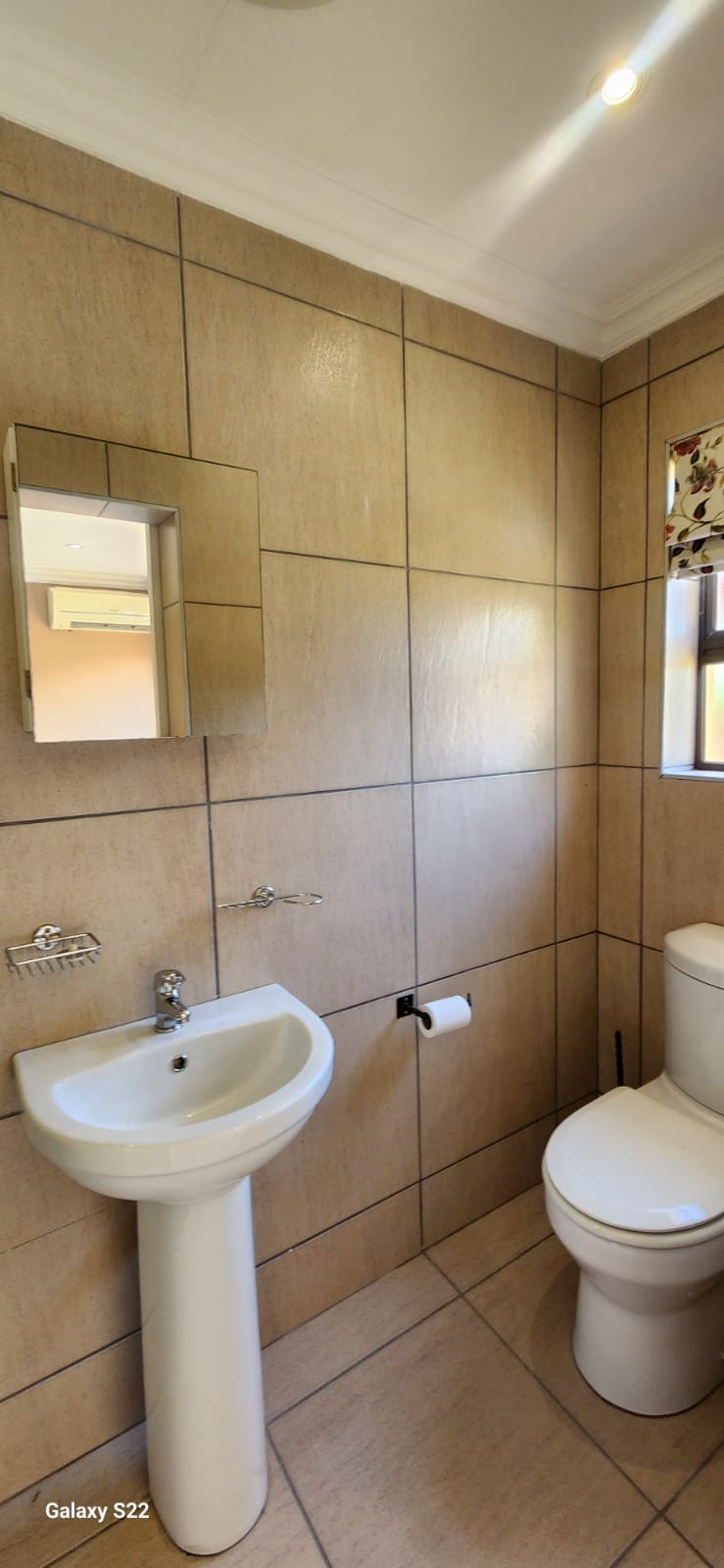 To Let 7 Bedroom Property for Rent in Umhlanga KwaZulu-Natal