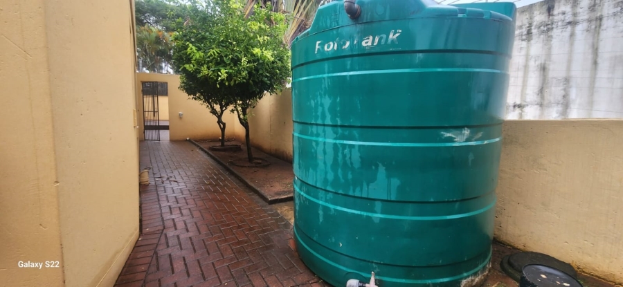 To Let 7 Bedroom Property for Rent in Umhlanga KwaZulu-Natal
