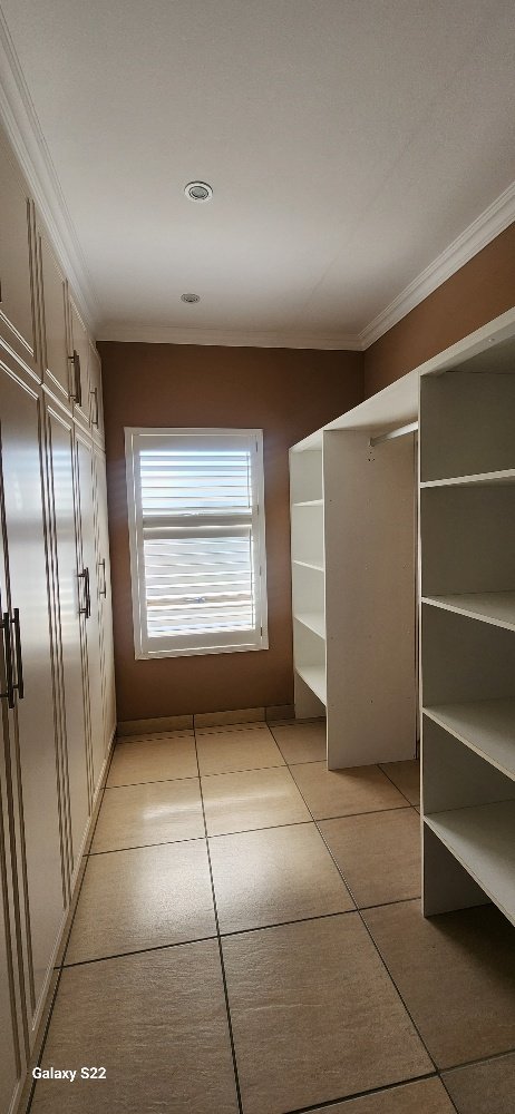 To Let 7 Bedroom Property for Rent in Umhlanga KwaZulu-Natal