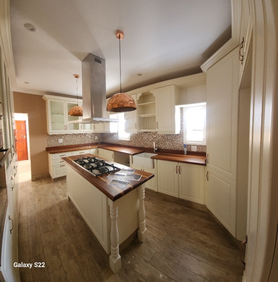 To Let 7 Bedroom Property for Rent in Umhlanga KwaZulu-Natal