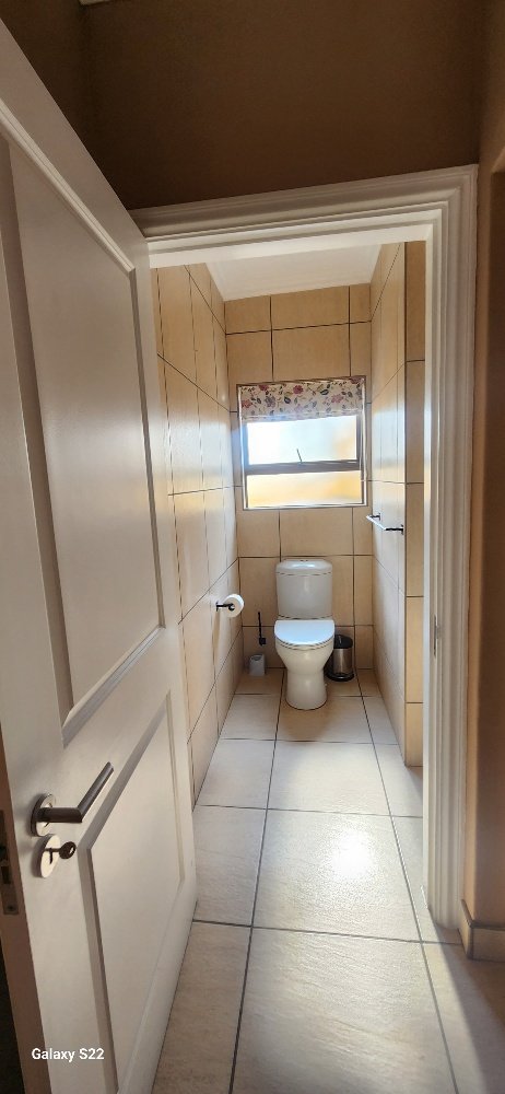 To Let 7 Bedroom Property for Rent in Umhlanga KwaZulu-Natal