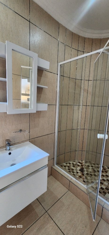 To Let 7 Bedroom Property for Rent in Umhlanga KwaZulu-Natal