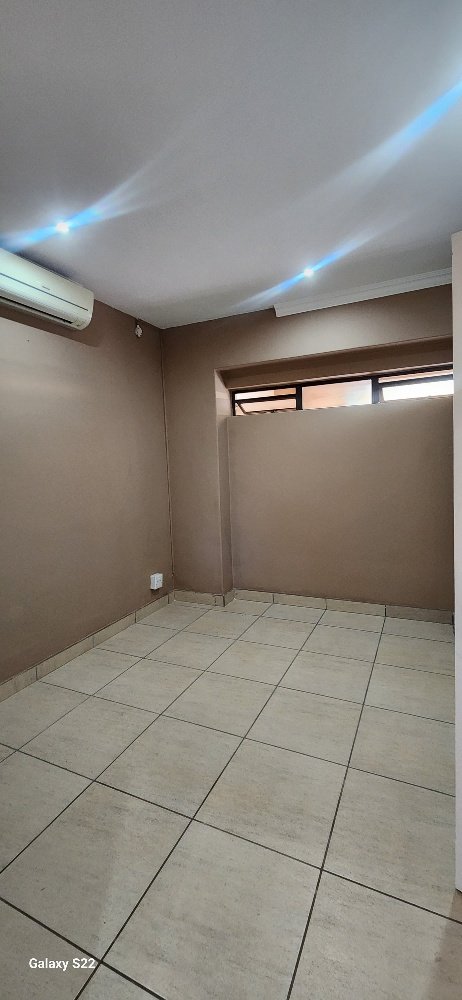 To Let 7 Bedroom Property for Rent in Umhlanga KwaZulu-Natal