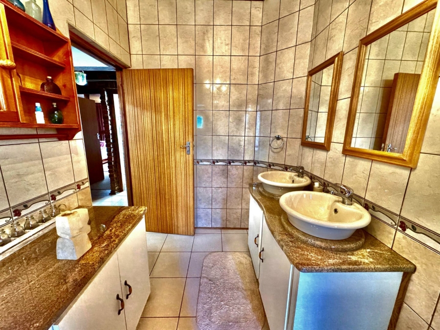 4 Bedroom Property for Sale in Pioneer Park KwaZulu-Natal