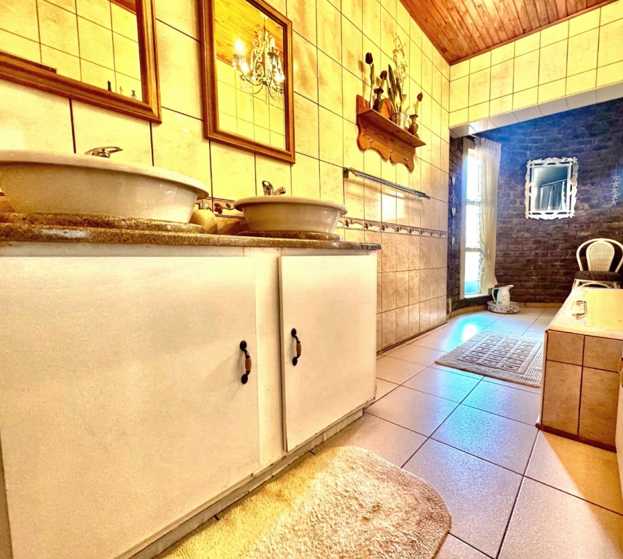 4 Bedroom Property for Sale in Pioneer Park KwaZulu-Natal