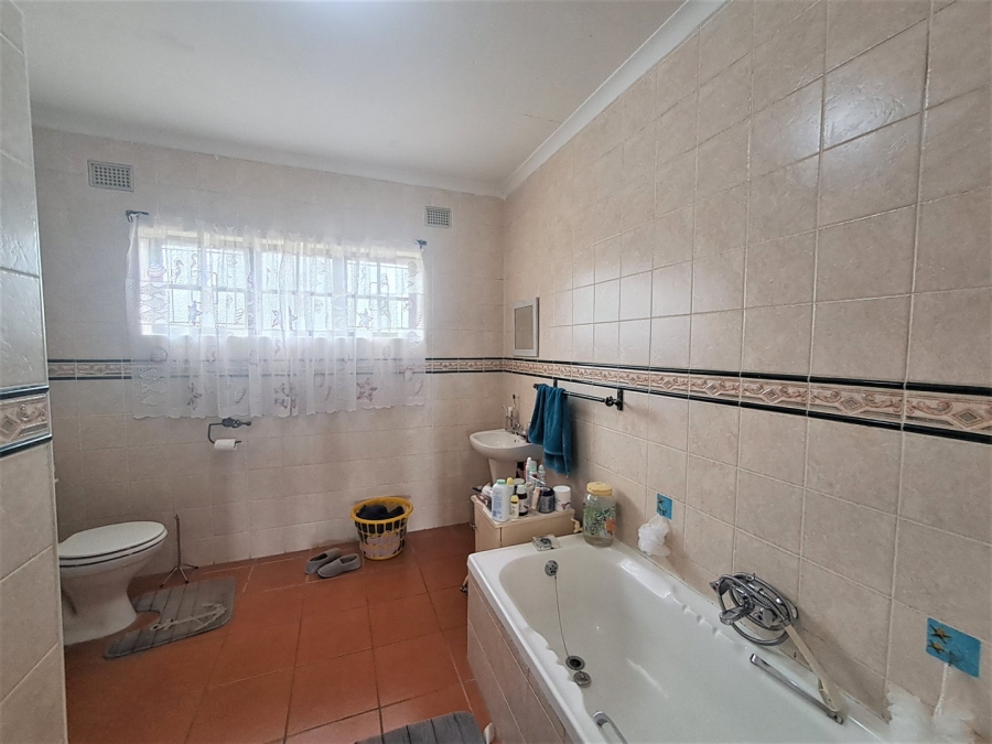 3 Bedroom Property for Sale in Port Edward KwaZulu-Natal