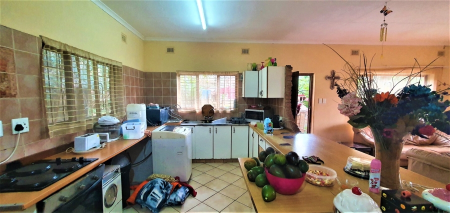 6 Bedroom Property for Sale in Sea Park KwaZulu-Natal