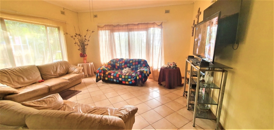 6 Bedroom Property for Sale in Sea Park KwaZulu-Natal