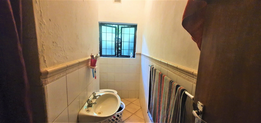6 Bedroom Property for Sale in Sea Park KwaZulu-Natal