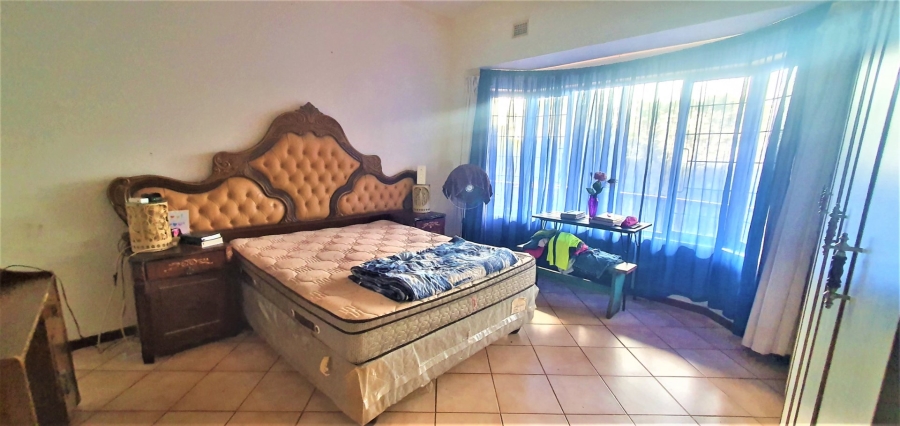 6 Bedroom Property for Sale in Sea Park KwaZulu-Natal