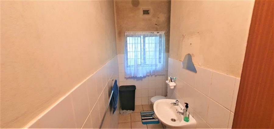 6 Bedroom Property for Sale in Sea Park KwaZulu-Natal