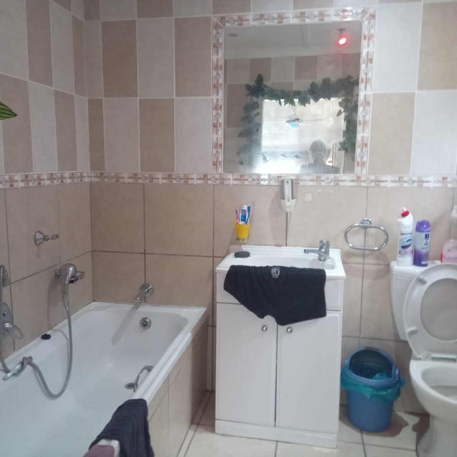 To Let 4 Bedroom Property for Rent in Margate Beach KwaZulu-Natal