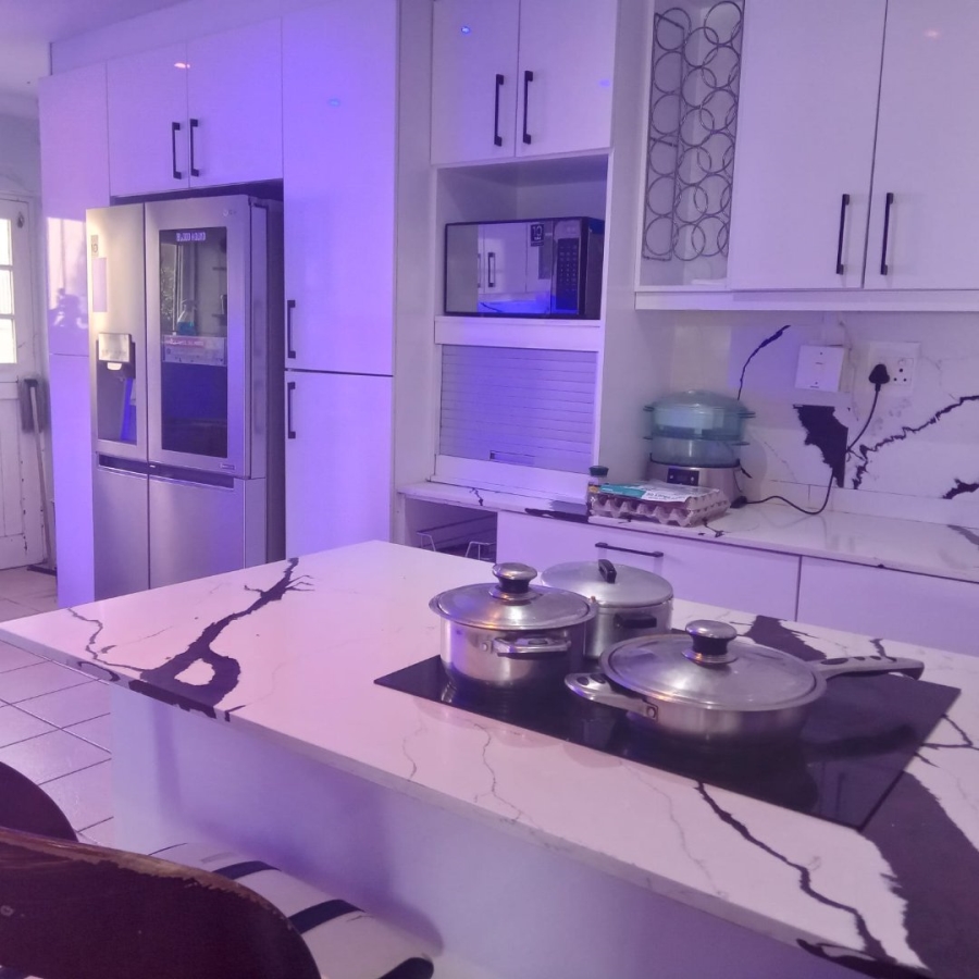 To Let 4 Bedroom Property for Rent in Margate Beach KwaZulu-Natal