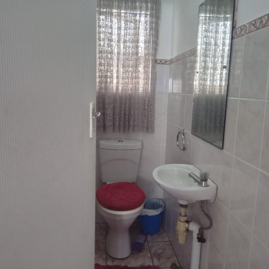 To Let 4 Bedroom Property for Rent in Margate Beach KwaZulu-Natal
