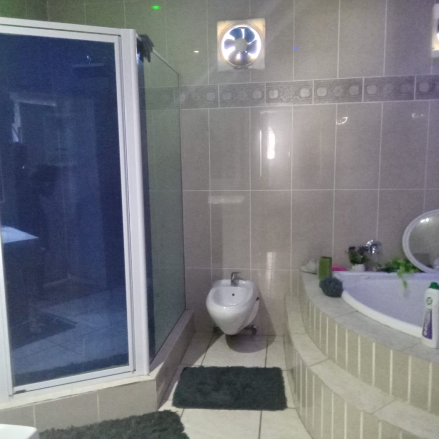 To Let 4 Bedroom Property for Rent in Margate Beach KwaZulu-Natal