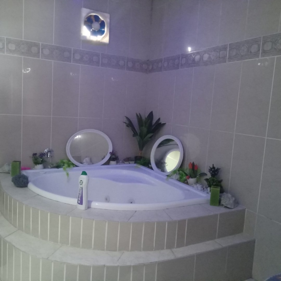 To Let 4 Bedroom Property for Rent in Margate Beach KwaZulu-Natal