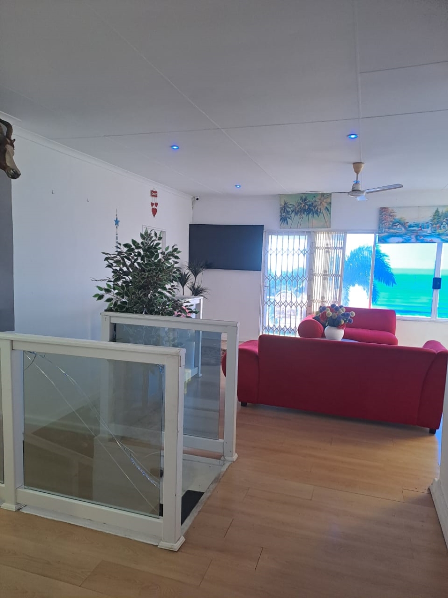 To Let 4 Bedroom Property for Rent in Margate Beach KwaZulu-Natal