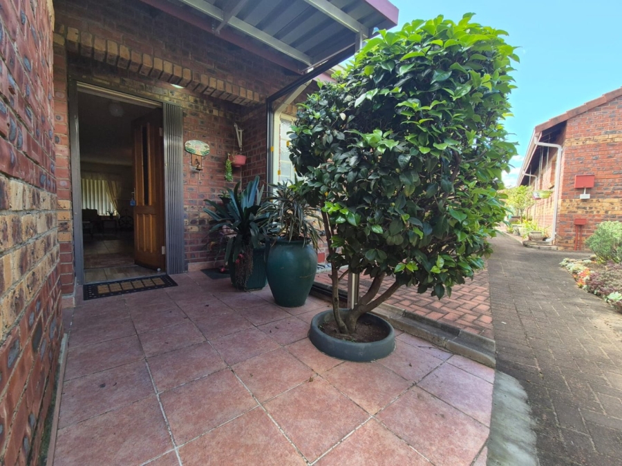 2 Bedroom Property for Sale in Newcastle KwaZulu-Natal