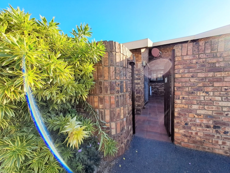 2 Bedroom Property for Sale in Port Edward KwaZulu-Natal