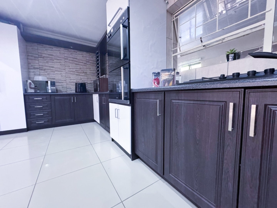4 Bedroom Property for Sale in Aviary Hill KwaZulu-Natal