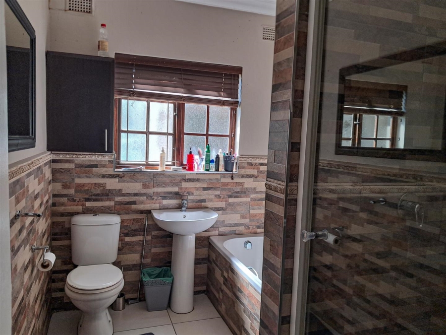 6 Bedroom Property for Sale in Margate KwaZulu-Natal