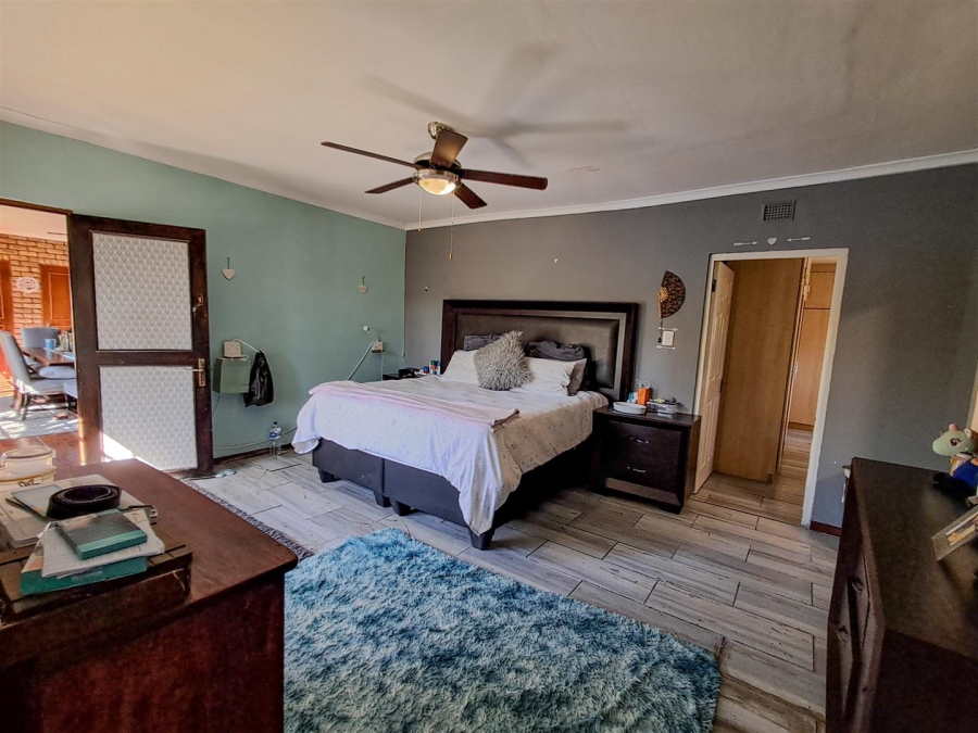 6 Bedroom Property for Sale in Margate KwaZulu-Natal