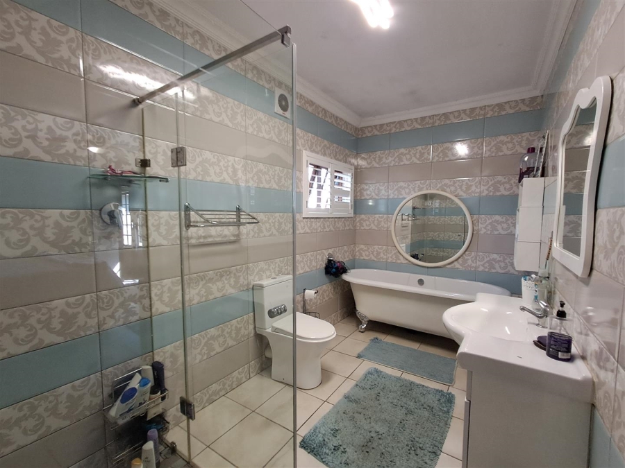 6 Bedroom Property for Sale in Margate KwaZulu-Natal