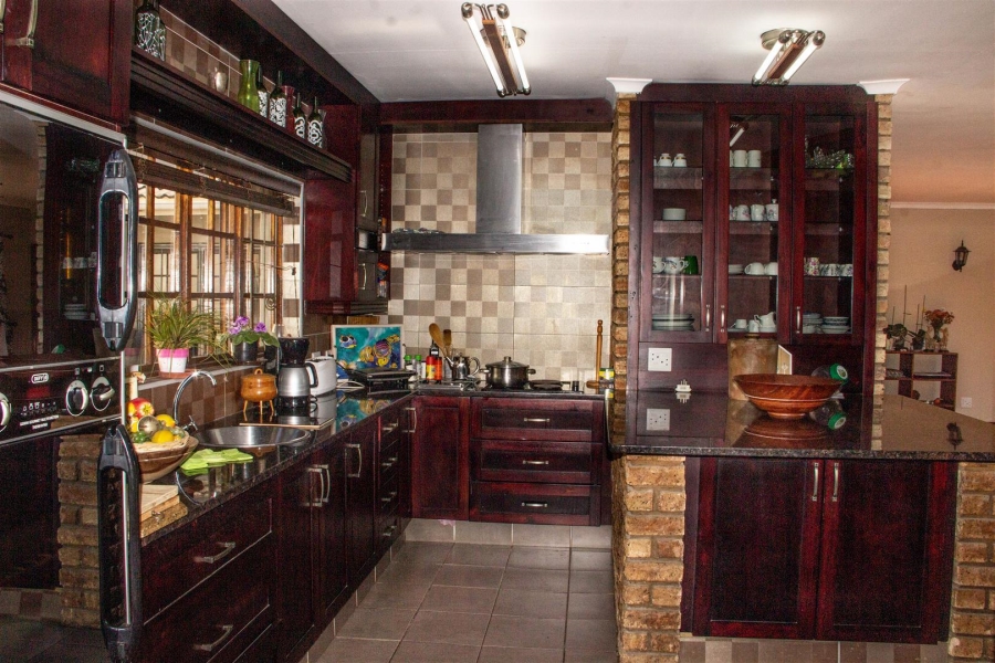 6 Bedroom Property for Sale in Margate KwaZulu-Natal