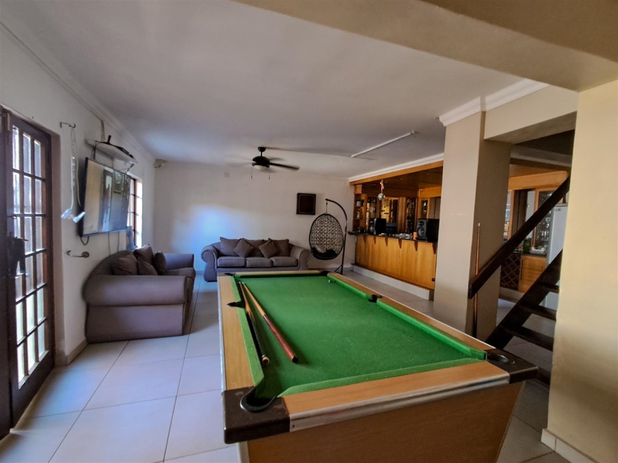 6 Bedroom Property for Sale in Margate KwaZulu-Natal