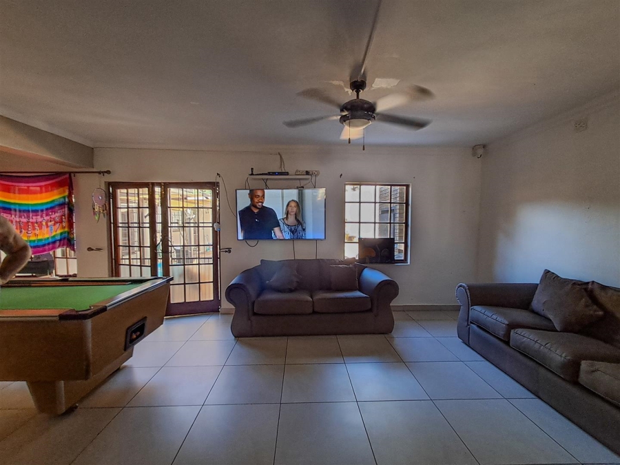 6 Bedroom Property for Sale in Margate KwaZulu-Natal