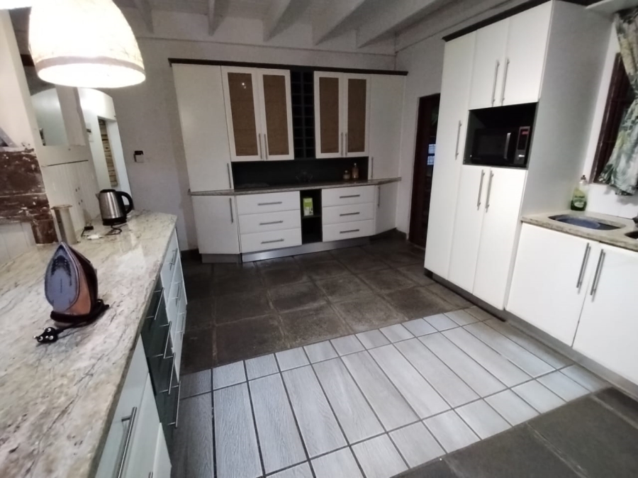 4 Bedroom Property for Sale in Uvongo KwaZulu-Natal
