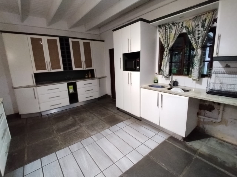 4 Bedroom Property for Sale in Uvongo KwaZulu-Natal