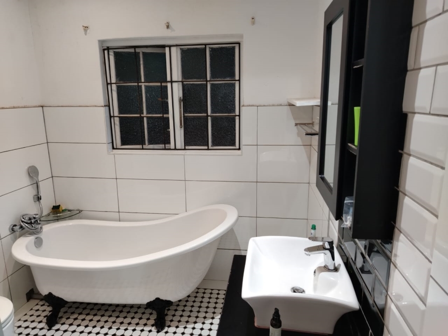4 Bedroom Property for Sale in Uvongo KwaZulu-Natal