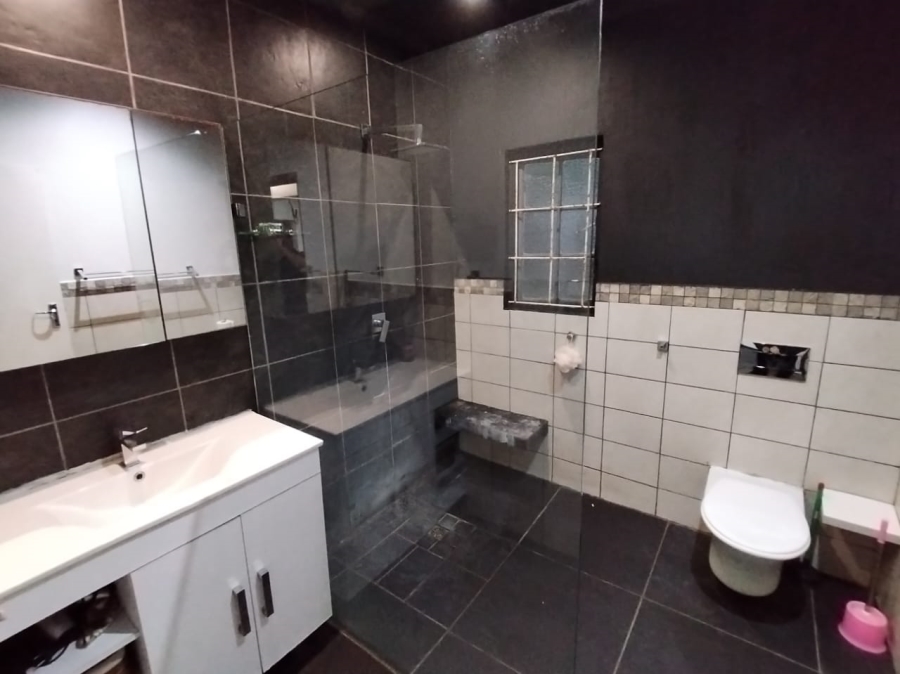 4 Bedroom Property for Sale in Uvongo KwaZulu-Natal
