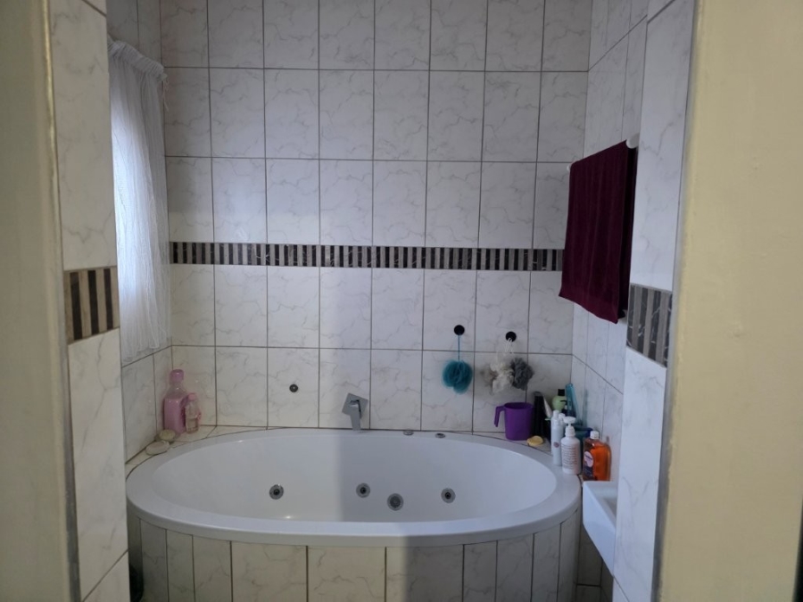 3 Bedroom Property for Sale in Uvongo KwaZulu-Natal