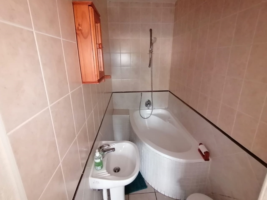 2 Bedroom Property for Sale in Uvongo KwaZulu-Natal