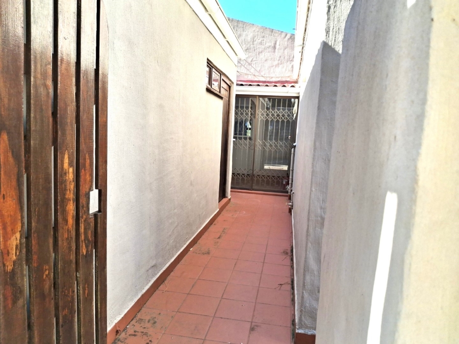 2 Bedroom Property for Sale in Port Edward KwaZulu-Natal