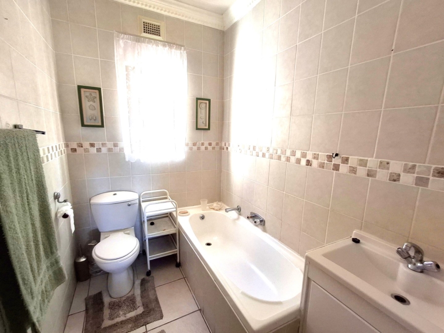 2 Bedroom Property for Sale in Port Edward KwaZulu-Natal