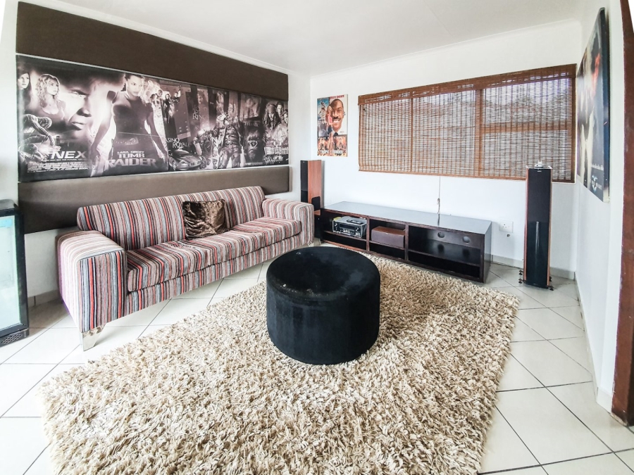 5 Bedroom Property for Sale in Manaba Beach KwaZulu-Natal